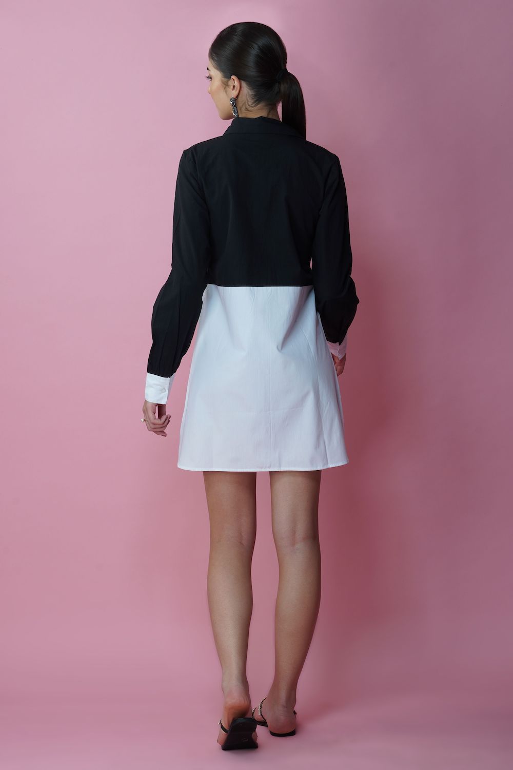 The minimal black and white shirt dress