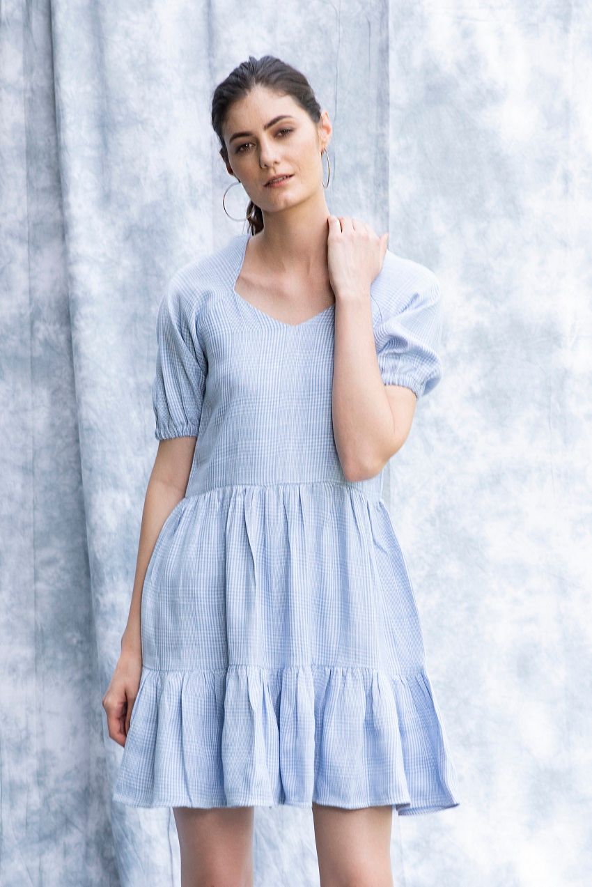 Lightly puffed short sleeved panelled dress with sweetheart neck