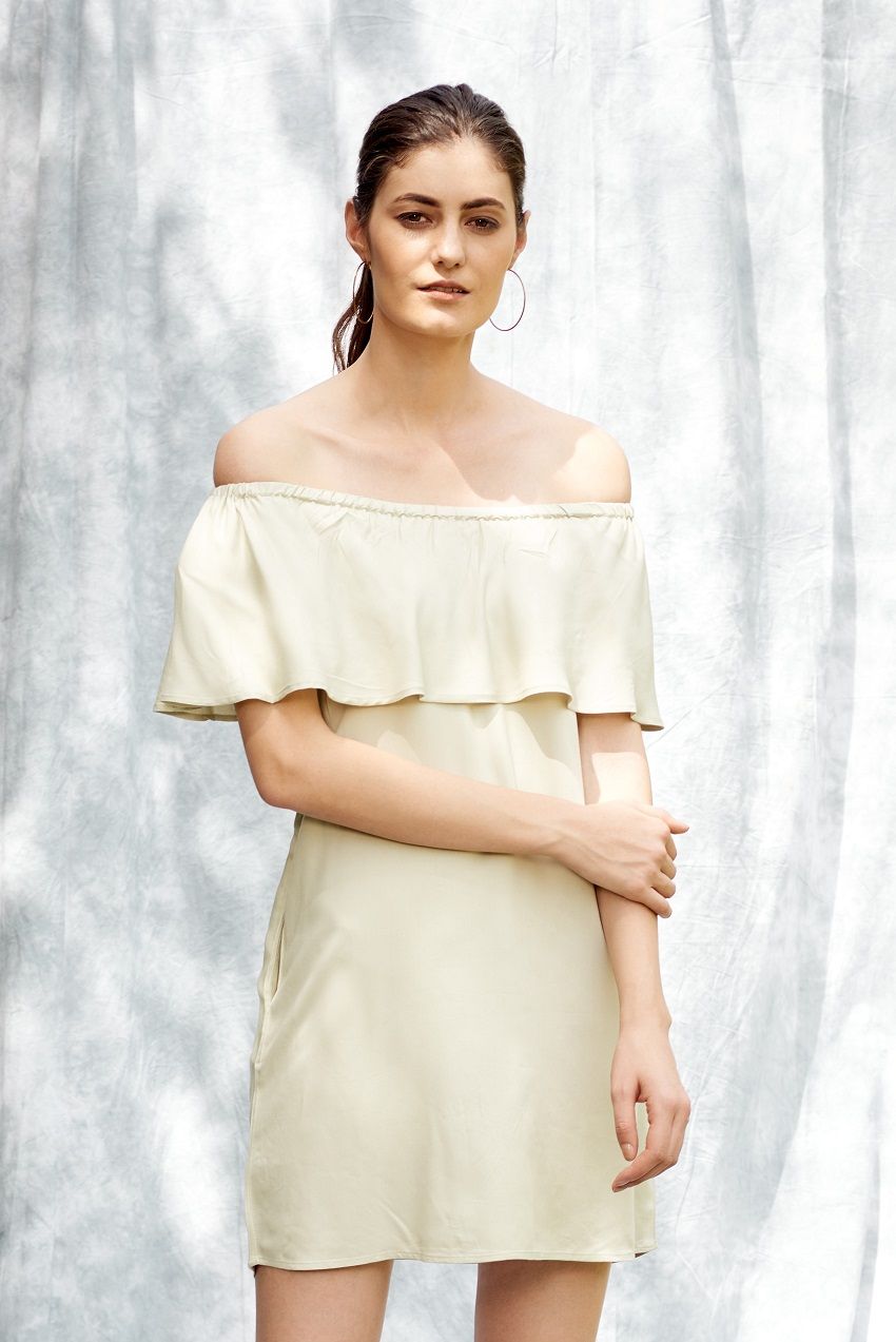 Off shoulder beige short dress with hidden pockets