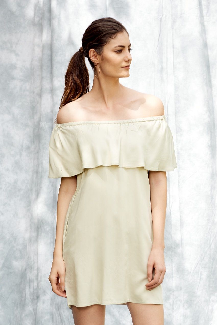 Off shoulder beige short dress with hidden pockets