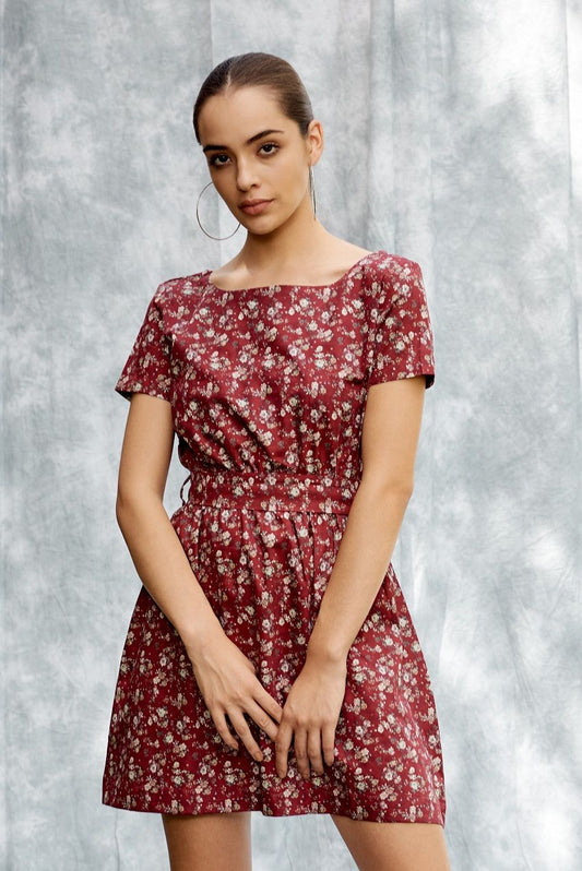 Printed short dress with a belt to cinch the waist