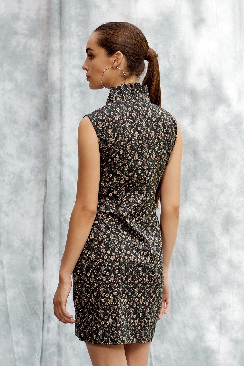 All over floral pattern pattern dress featuring a ruffled tie collar dress