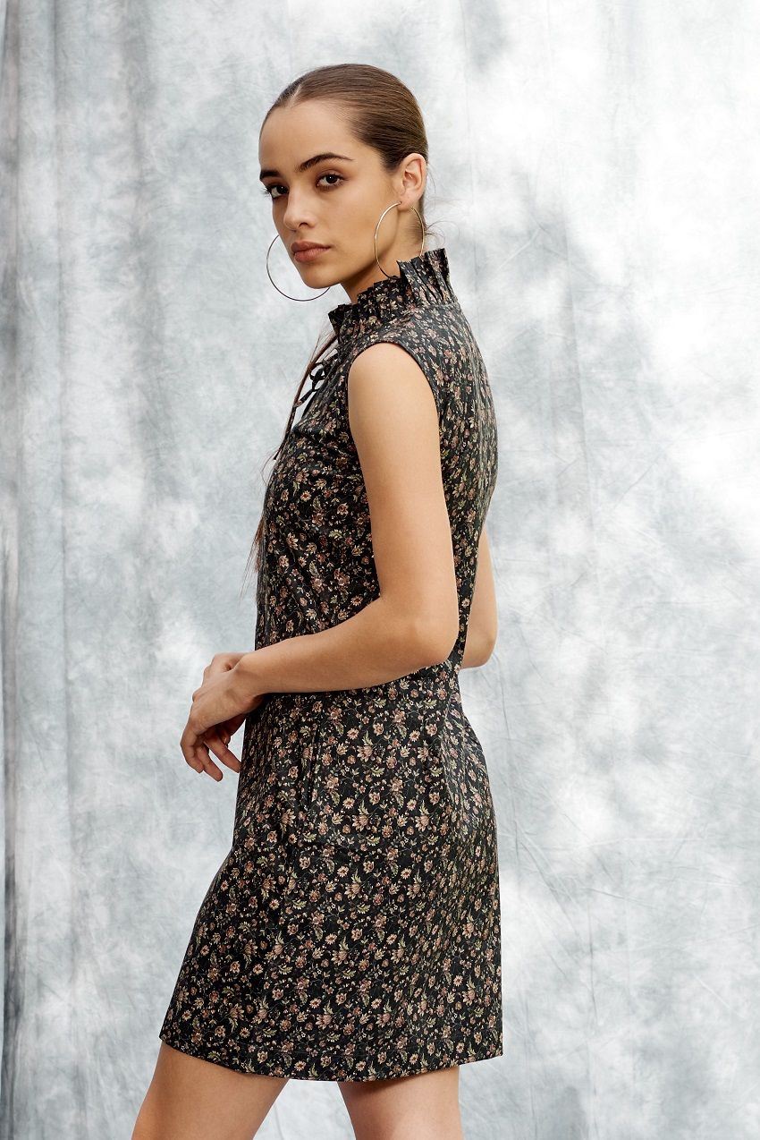 All over floral pattern pattern dress featuring a ruffled tie collar dress